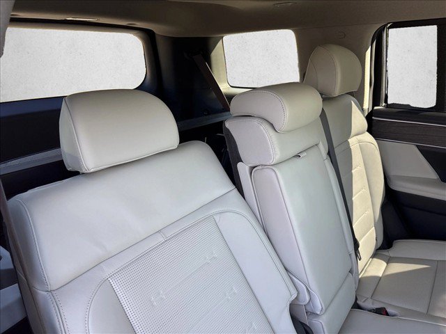 Used 2025 Hyundai Santa Fe Limited FWD image 25