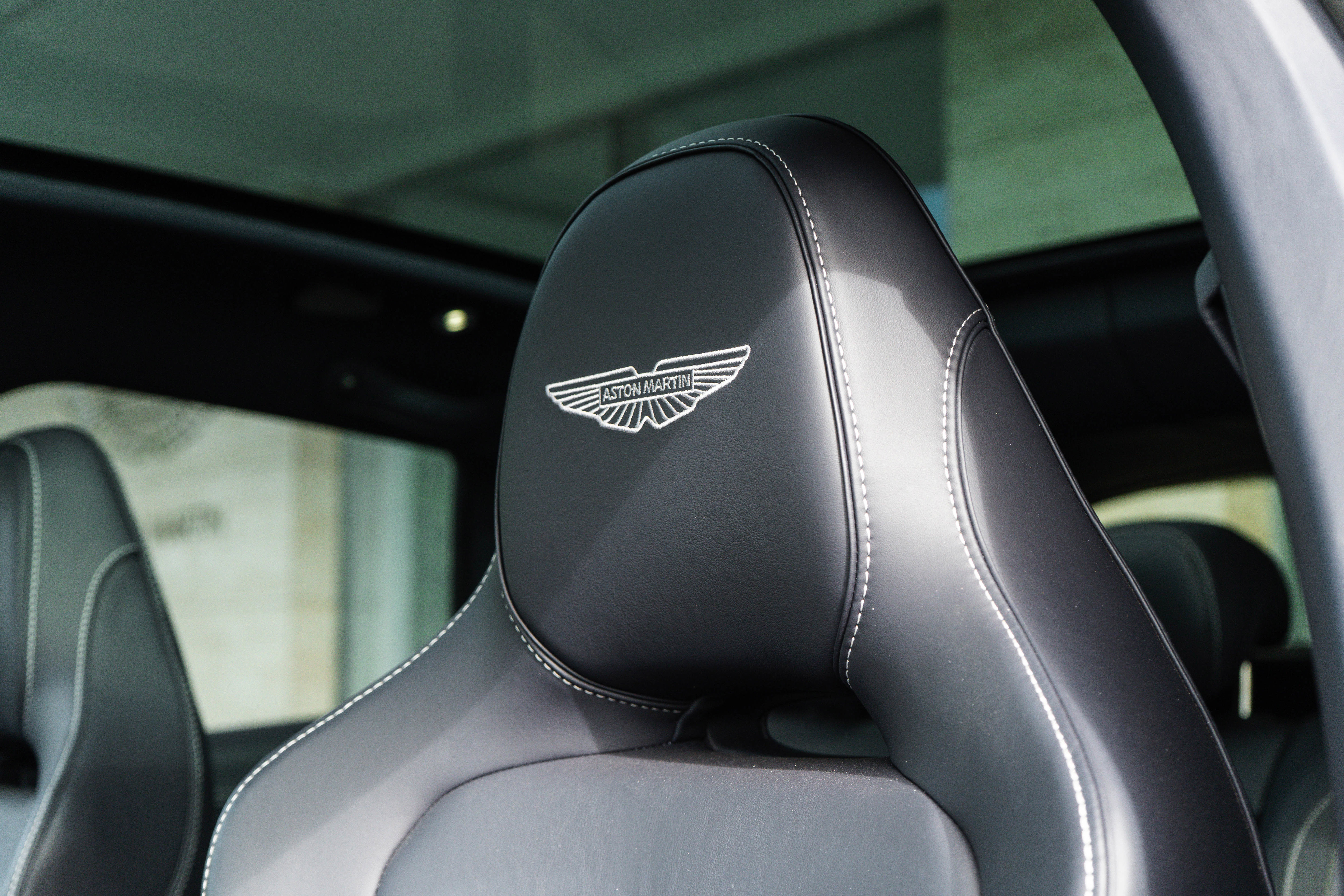 Used 2025 Aston Martin DBX 707 image 4