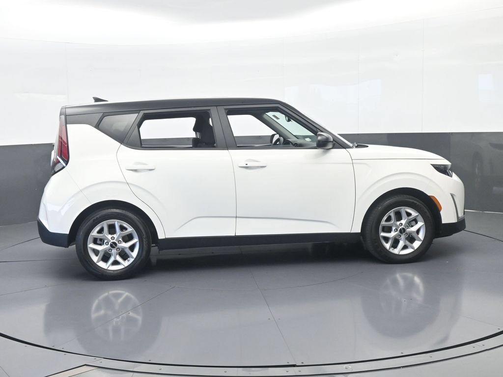 Used 2024 Kia Soul S FWD image 7