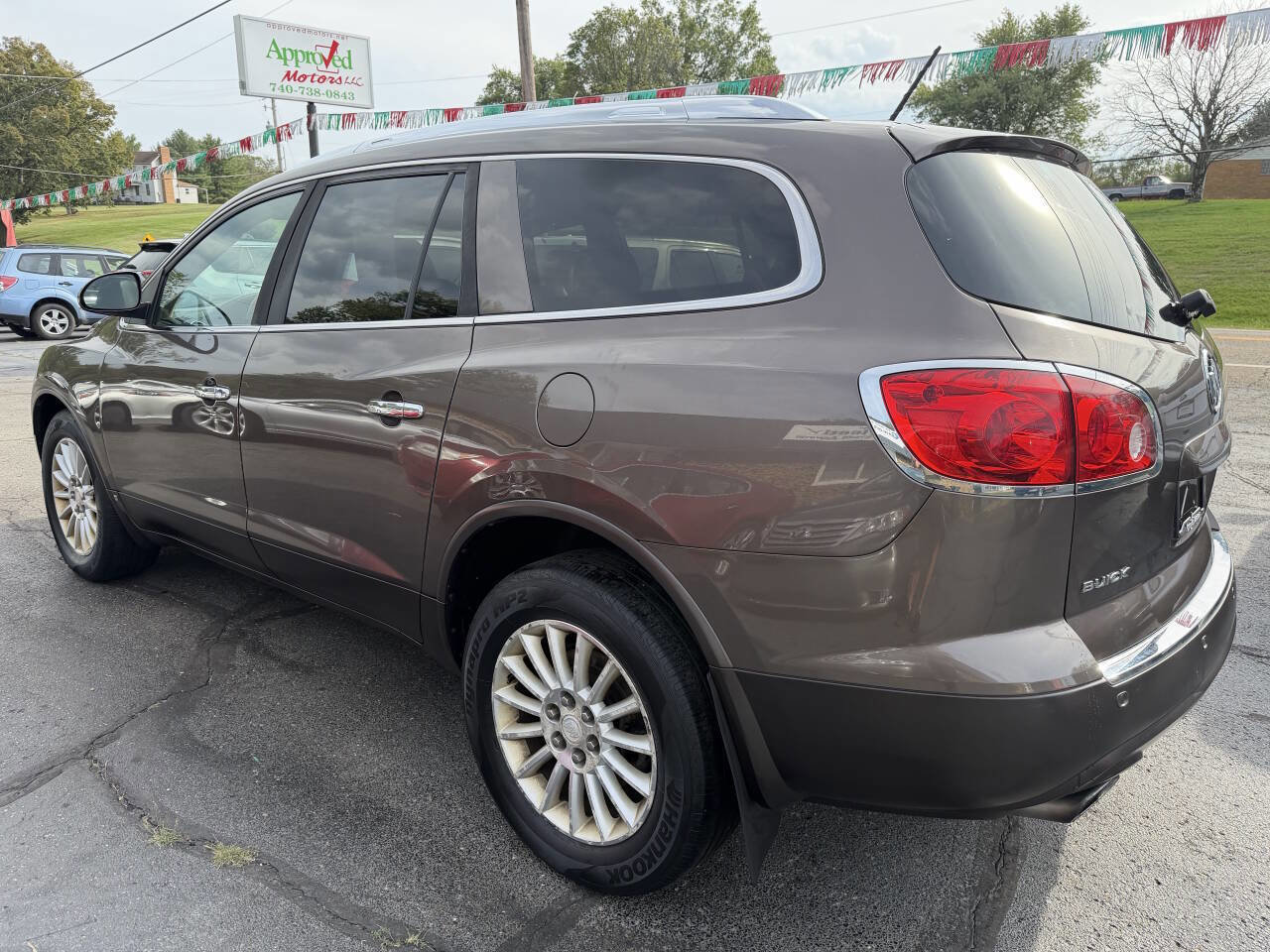 Used 2009 Buick Enclave CXL w/ Driver Confidence Package image 3