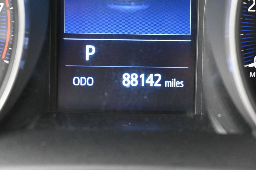 Used 2019 Toyota C-HR XLE FWD image 31