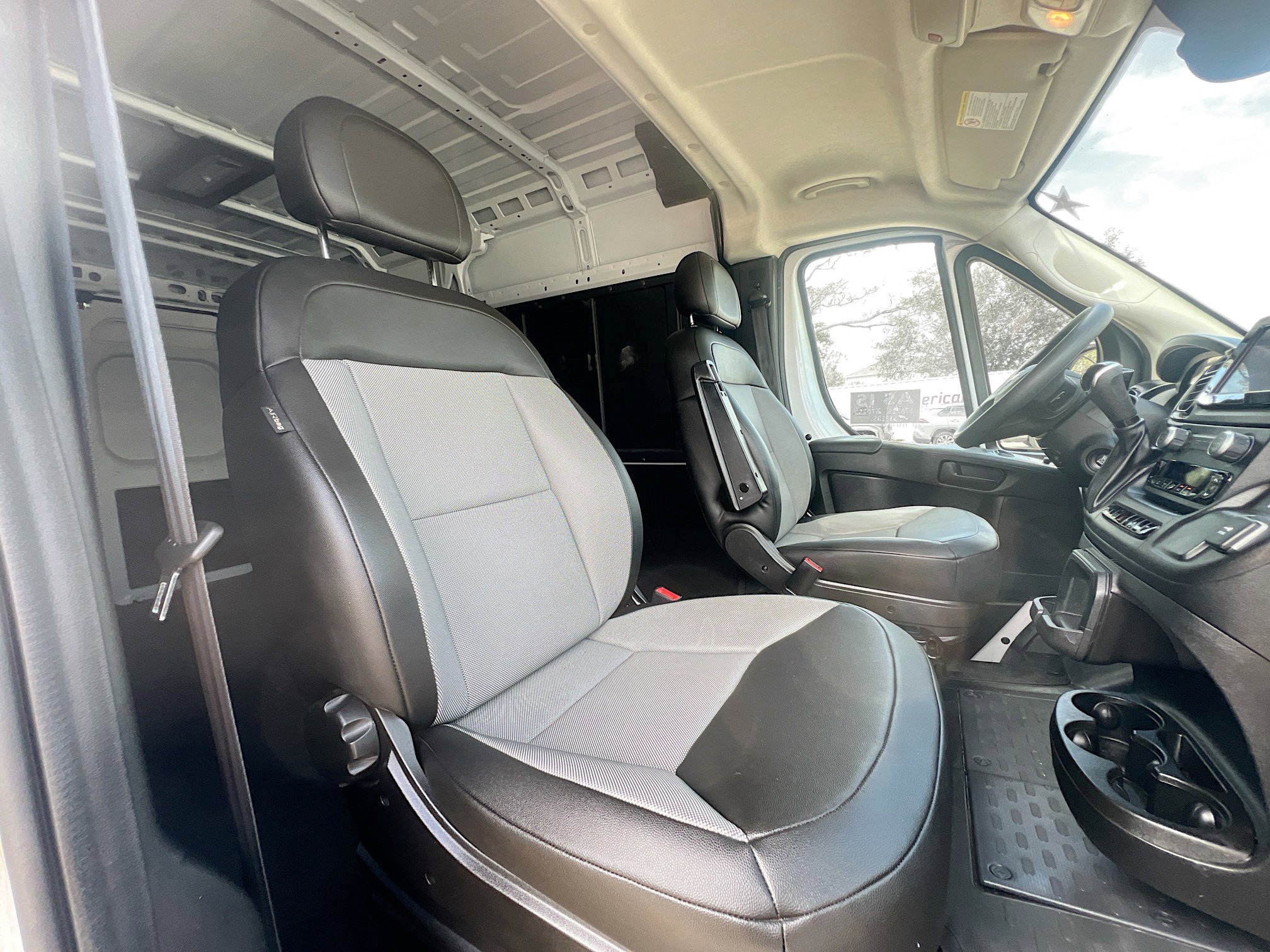 Used 2025 RAM ProMaster 2500 w/ Convenience Group image 32
