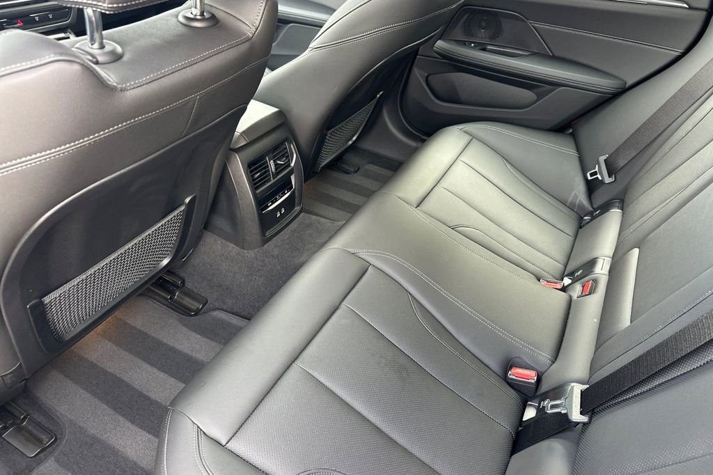 Used 2023 BMW i4 eDrive35 image 12