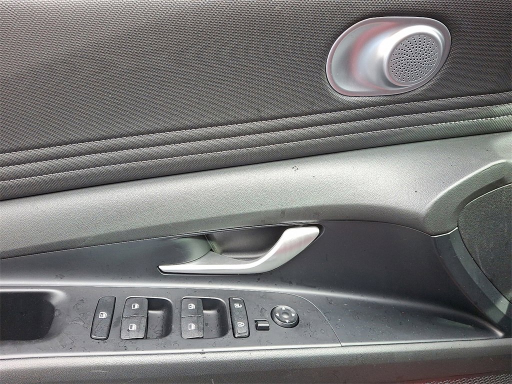 Used 2023 Hyundai Elantra SEL w/ Convenience Package image 14