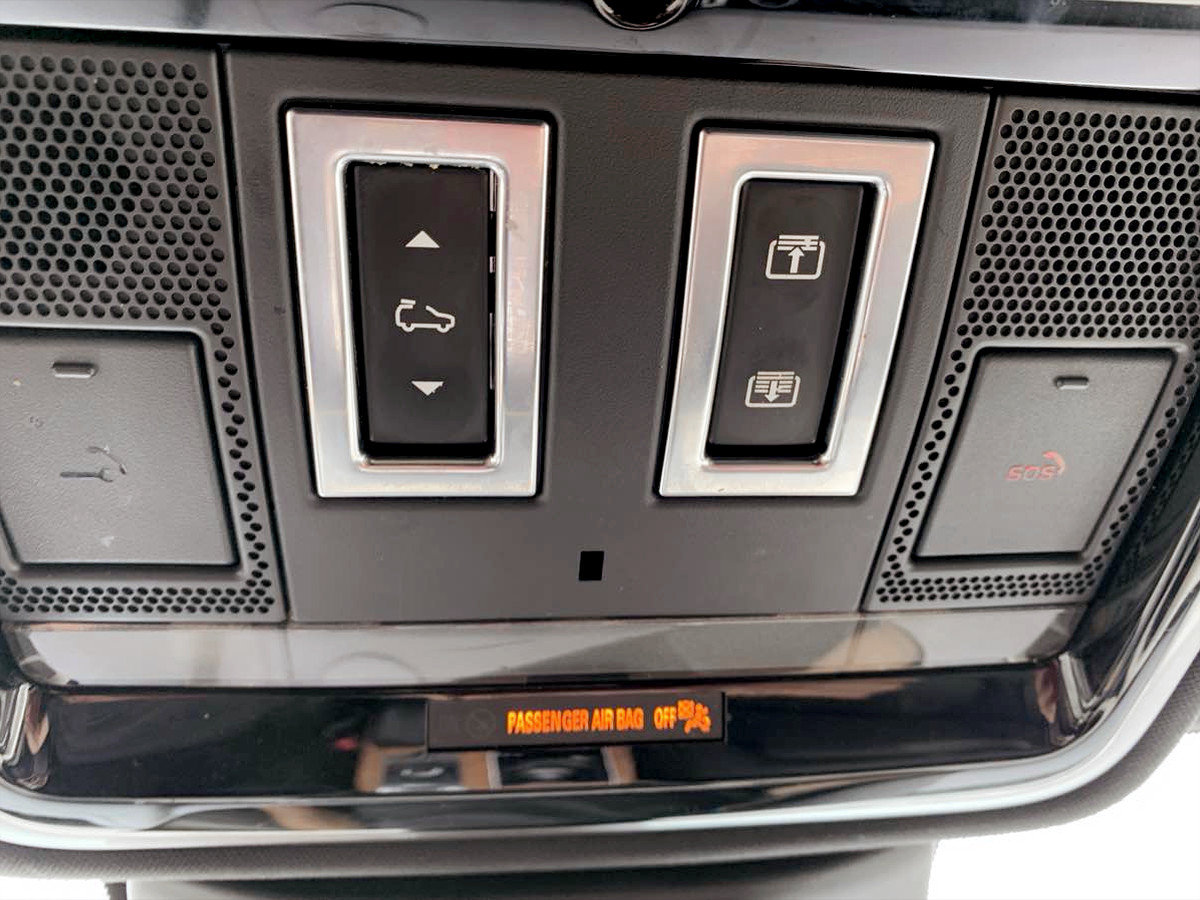 Used 2018 Land Rover Range Rover Supercharged AWD/4WD image 30