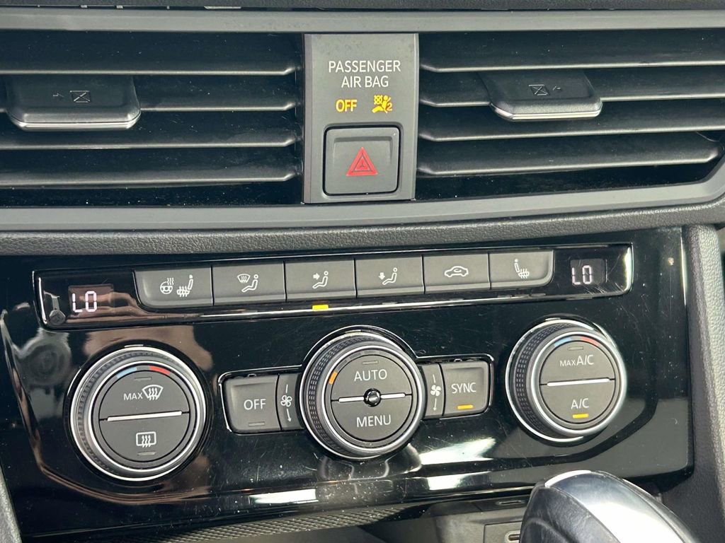 Used 2020 Volkswagen Jetta R-Line w/ R-Line Cold Weather Package image 24