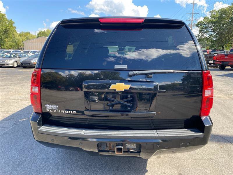 Used 2014 Chevrolet Suburban LT AWD/4WD image 3