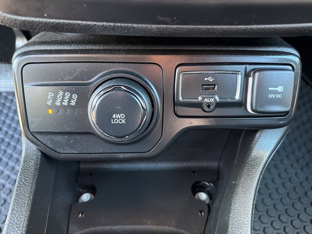 Used 2021 Jeep Renegade Latitude w/ Sun & Sound Group image 40