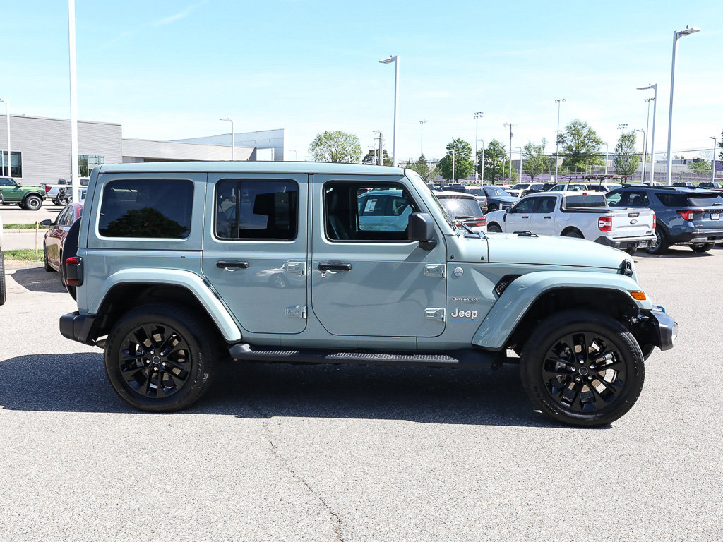 Used 2024 Jeep Wrangler Sahara w/ Technology Group image 7