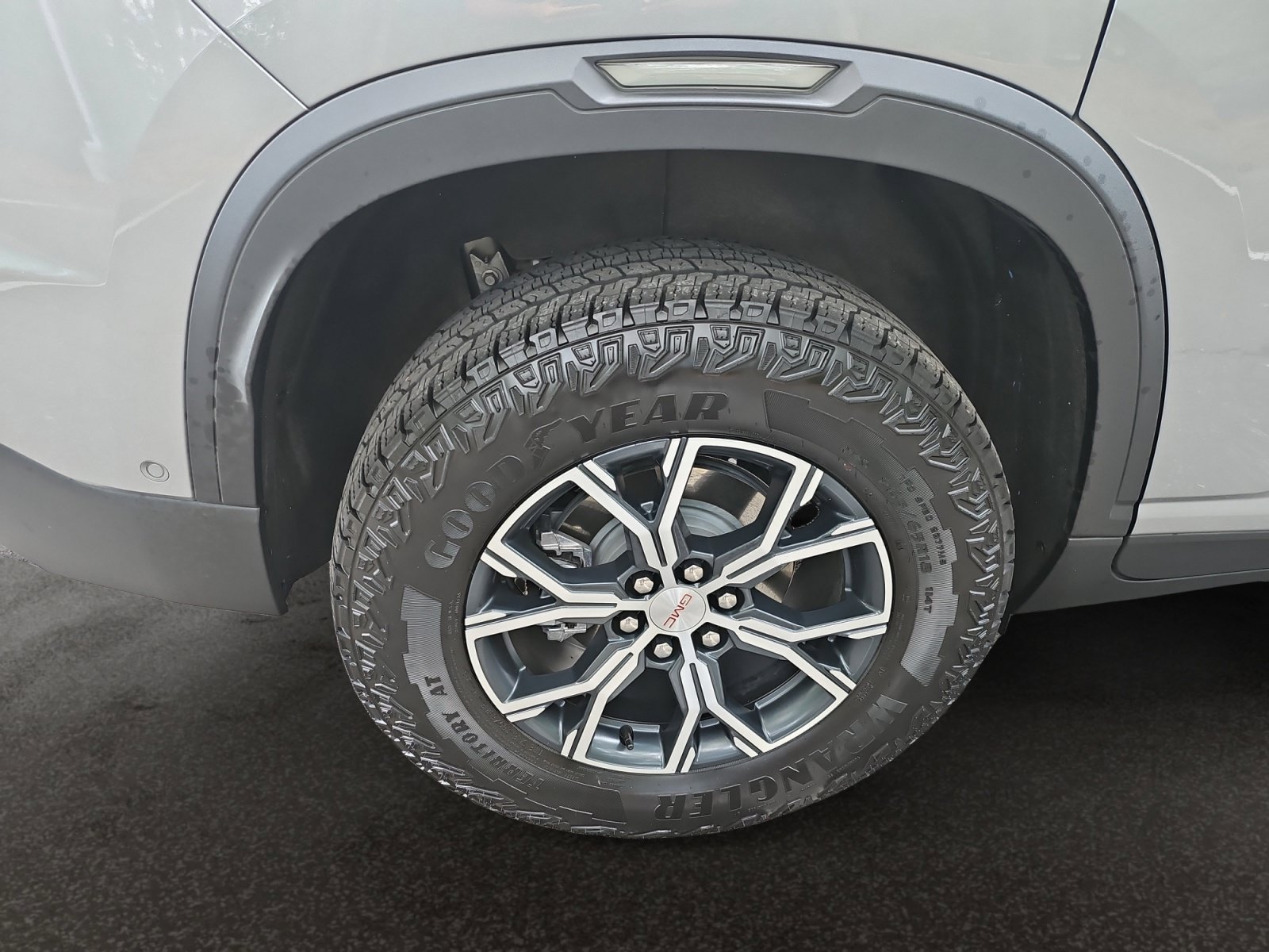 Used 2025 GMC Acadia AT4 w/ Super Cruise Package AWD/4WD image 44