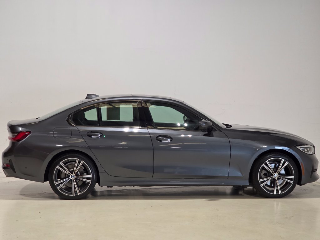Used 2021 BMW 330e xDrive w/ Premium Package AWD/4WD image 4