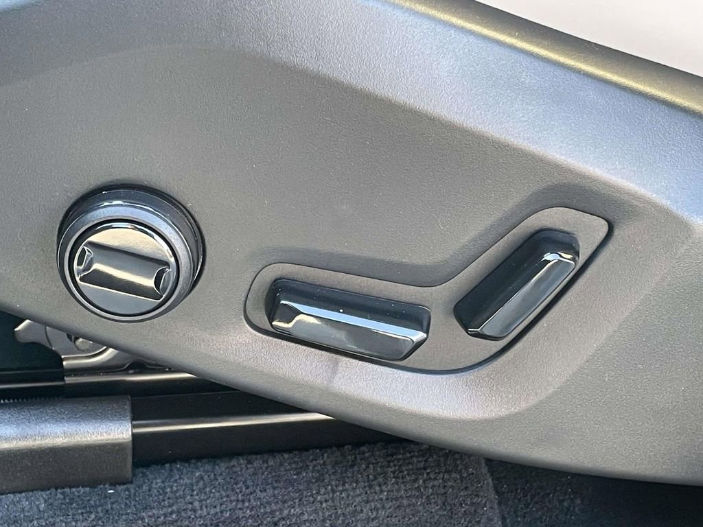 New 2026 Volvo XC90 T8 Plus w/ Protection Package Premier image 8