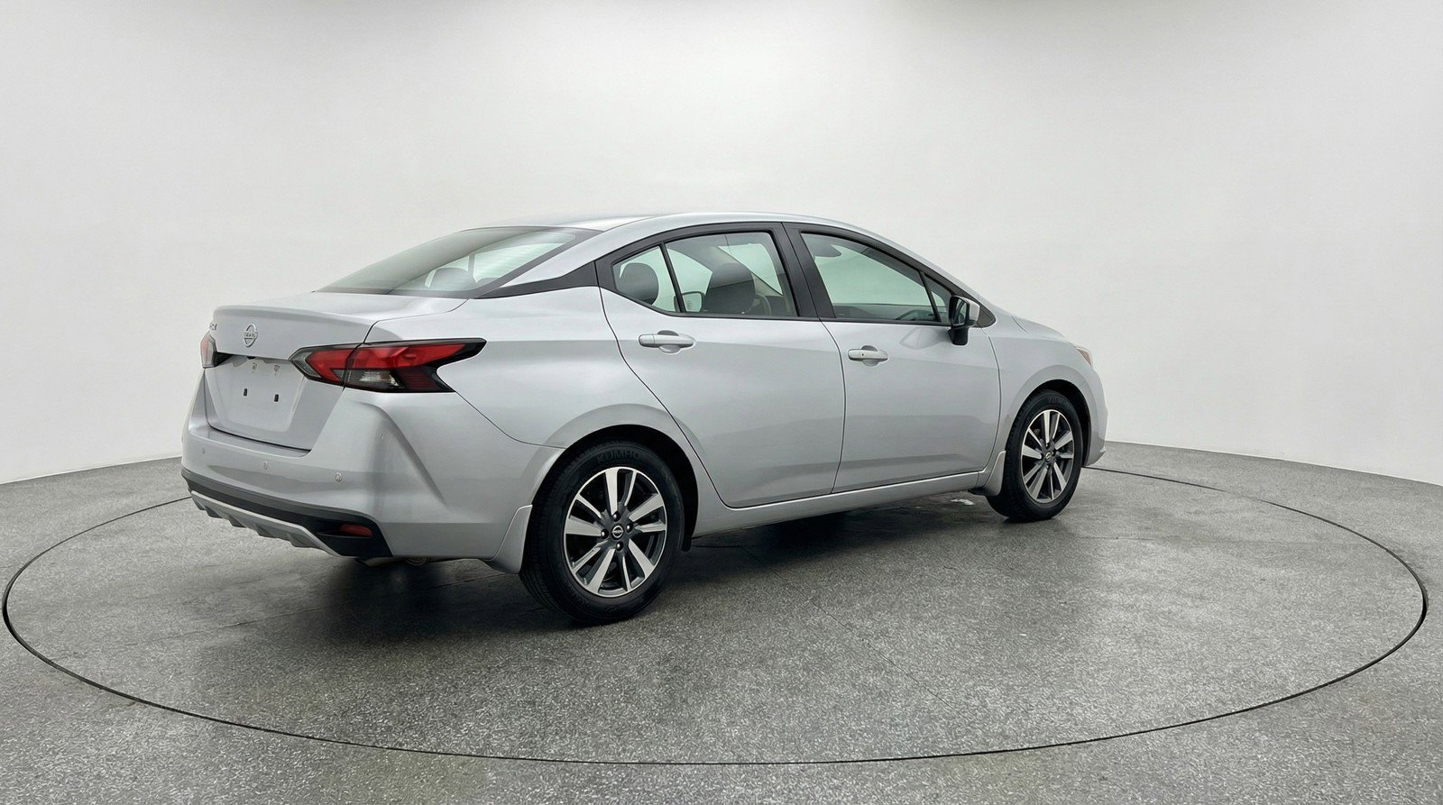 Used 2025 Nissan Versa SV image 9