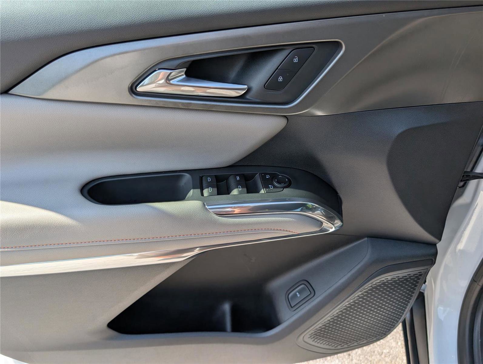 Used 2025 Chevrolet Traverse LT image 21