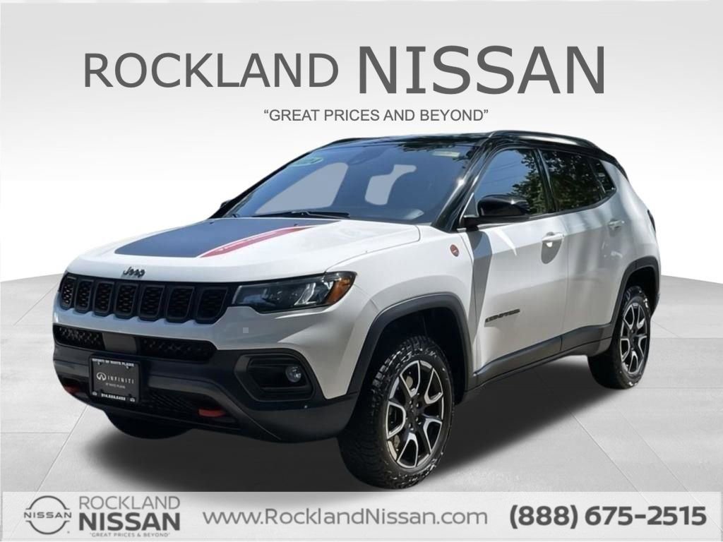 Used 2024 Jeep Compass Trailhawk image 1