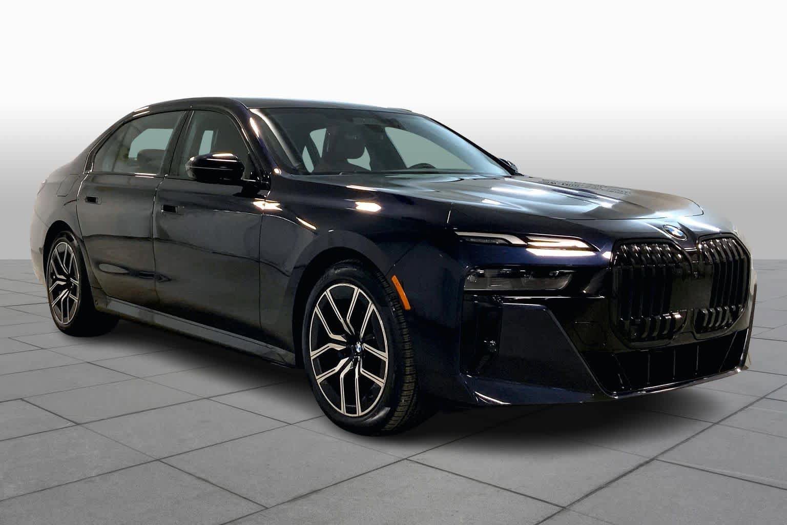 Used 2023 BMW 760i xDrive AWD/4WD image 2