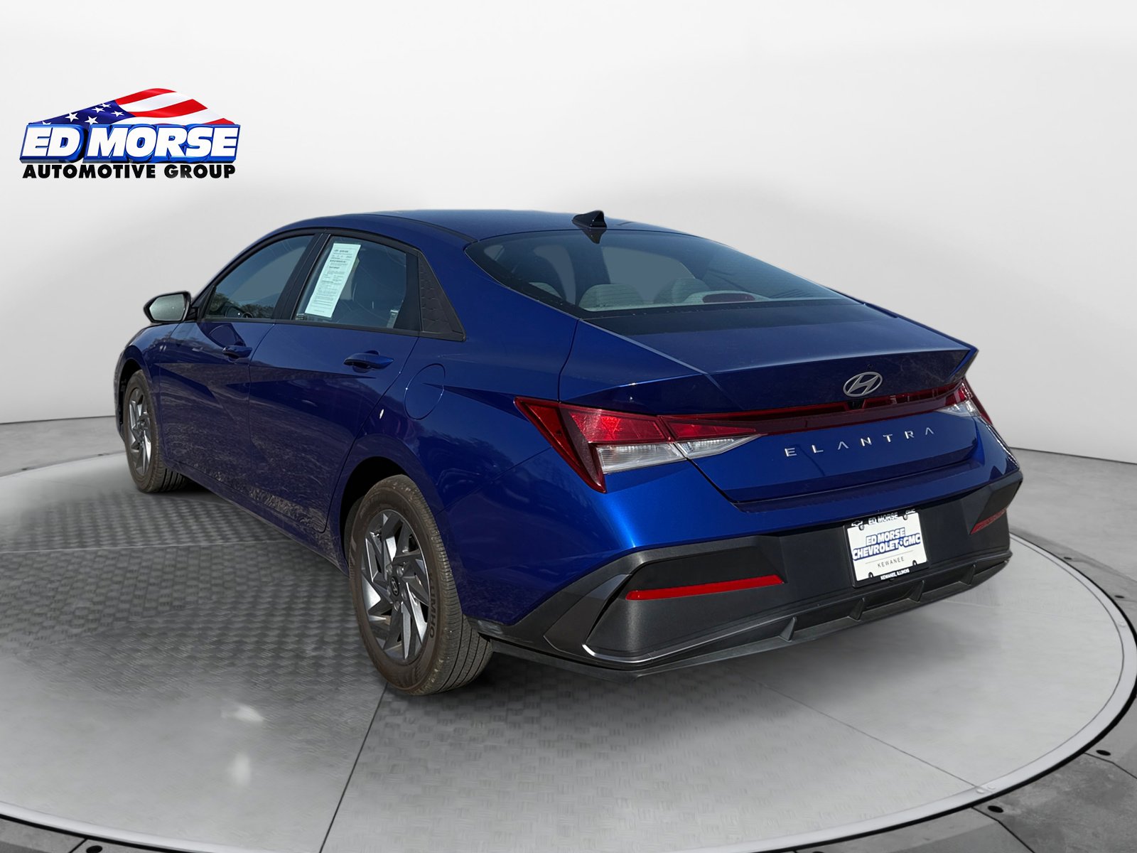 Used 2024 Hyundai Elantra SEL FWD image 3