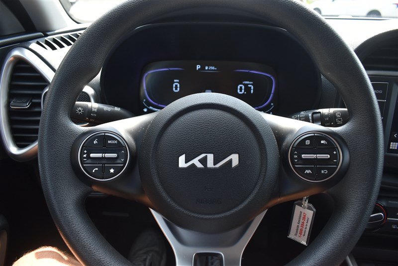 Used 2025 Kia Soul LX w/ LX Technology Package FWD image 13