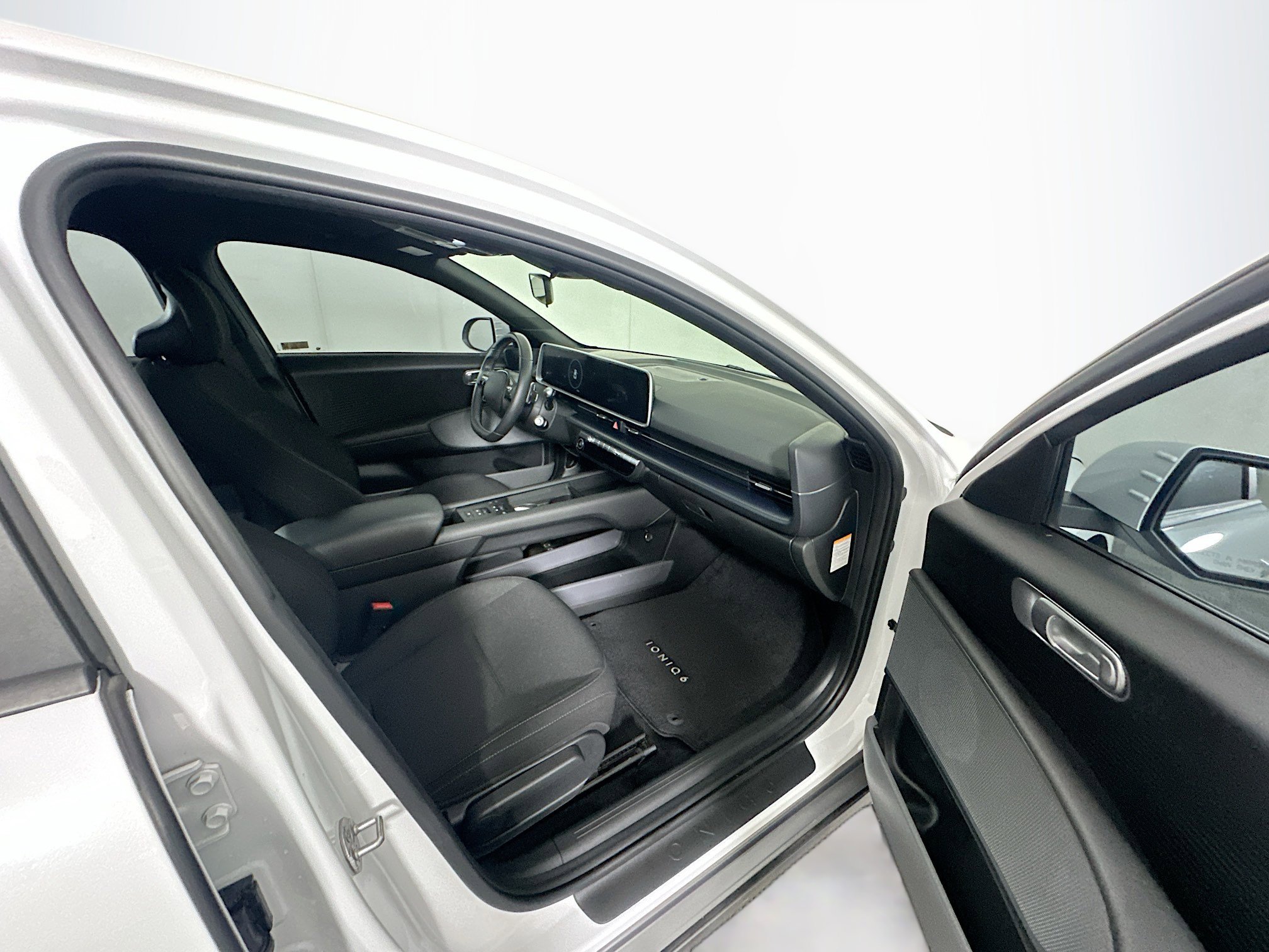 Used 2024 Hyundai Ioniq 6 SE RWD image 31