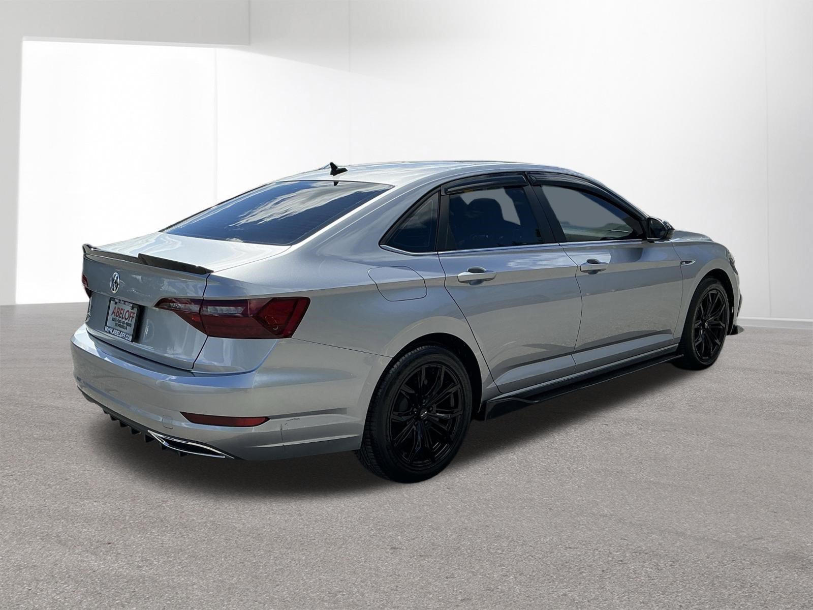 Used 2021 Volkswagen Jetta R-Line w/ R-Line Cold Weather Package FWD image 3