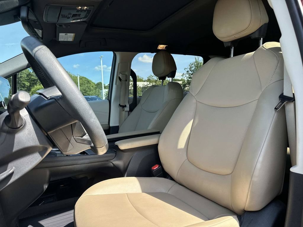 Used 2024 Toyota Sienna XLE FWD image 24