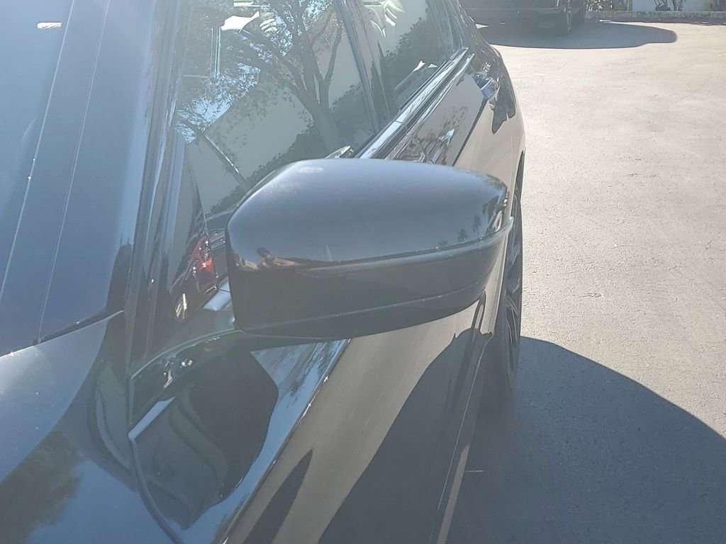 Used 2022 BMW 750i xDrive w/ Executive Package image 12