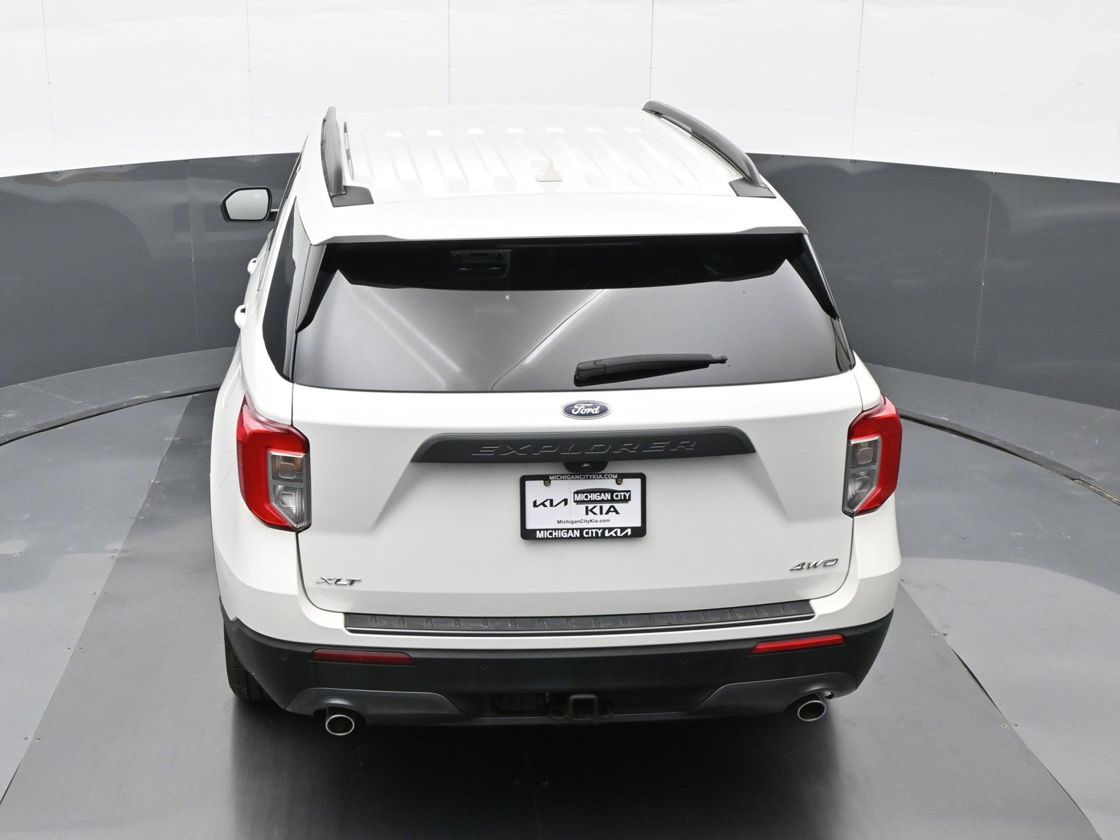 Used 2023 Ford Explorer XLT w/ Equipment Group 202A AWD/4WD image 31