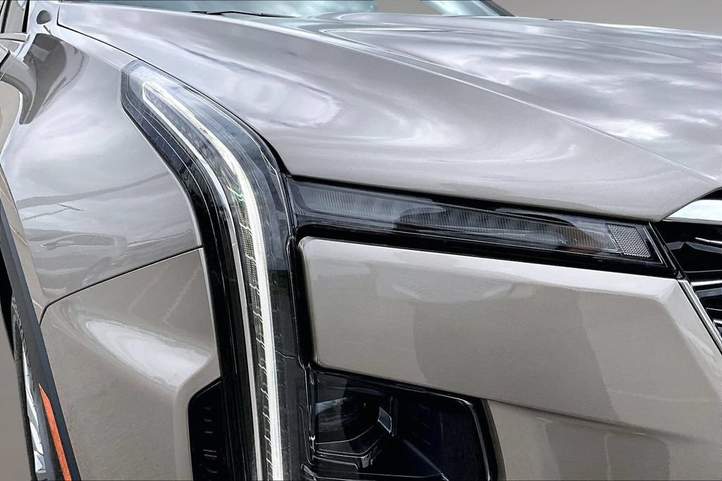 Used 2024 Cadillac XT4 Premium Luxury w/ Technology Package FWD image 31