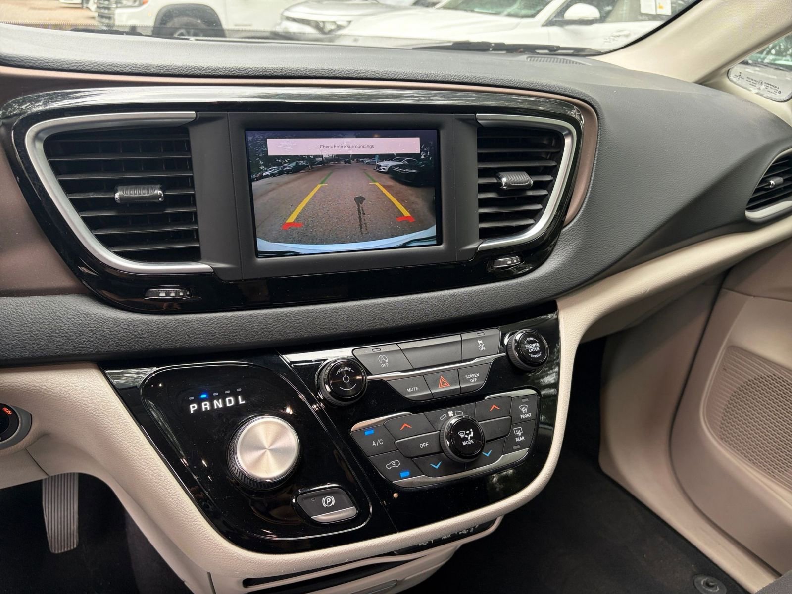 Used 2022 Chrysler Voyager LX FWD image 27