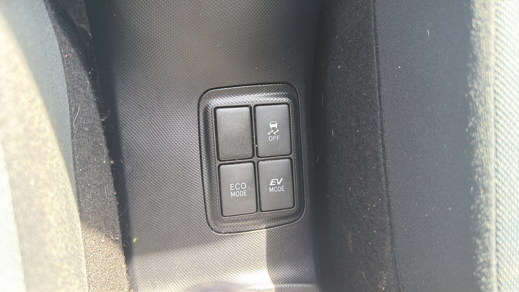 Used 2015 Toyota Prius C Two FWD image 23