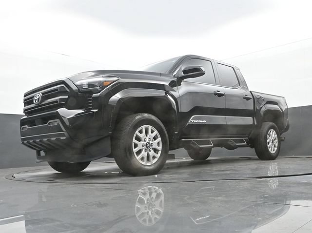 Used 2024 Toyota Tacoma SR5 AWD/4WD image 12