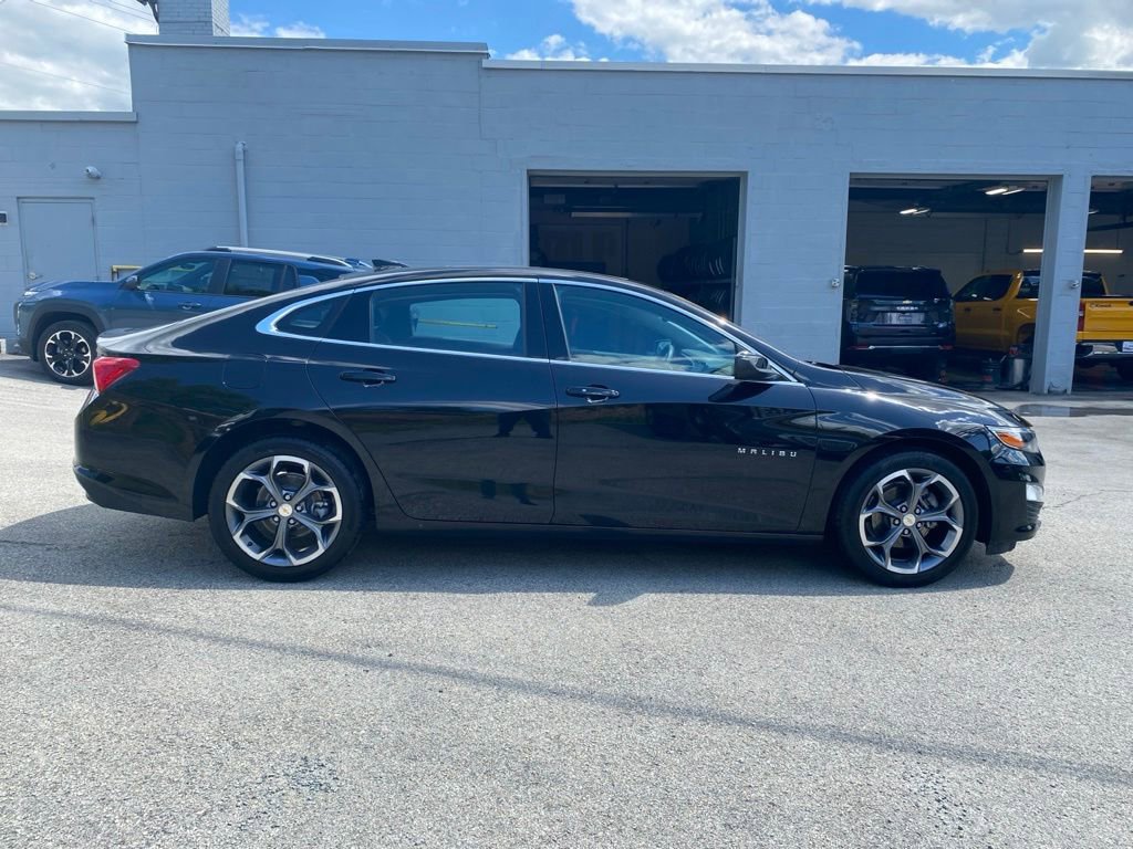 Used 2024 Chevrolet Malibu LT FWD image 2