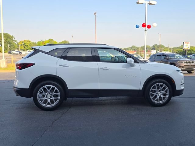 Used 2023 Chevrolet Blazer LT FWD image 2