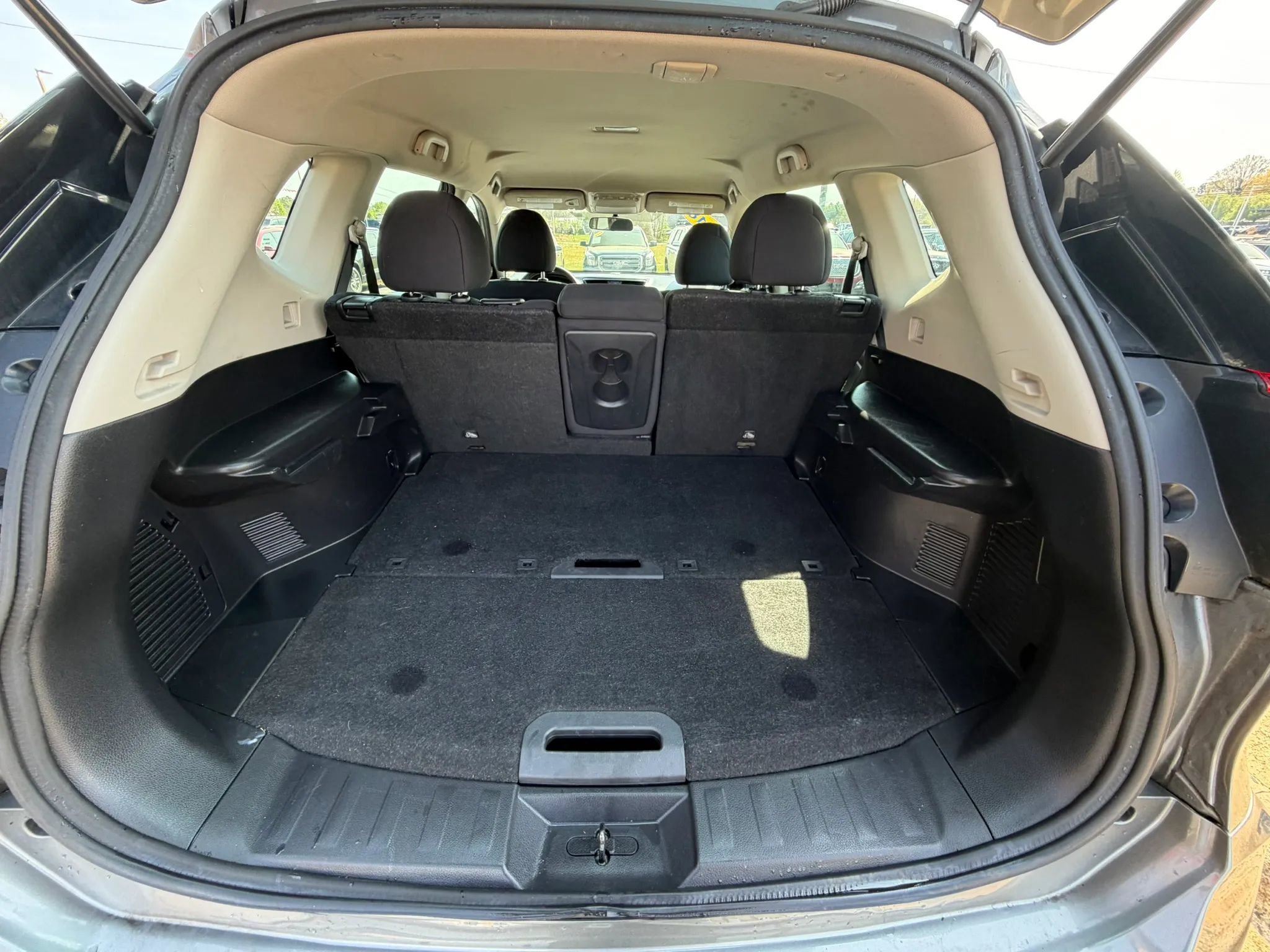 Used 2018 Nissan Rogue S AWD/4WD image 9