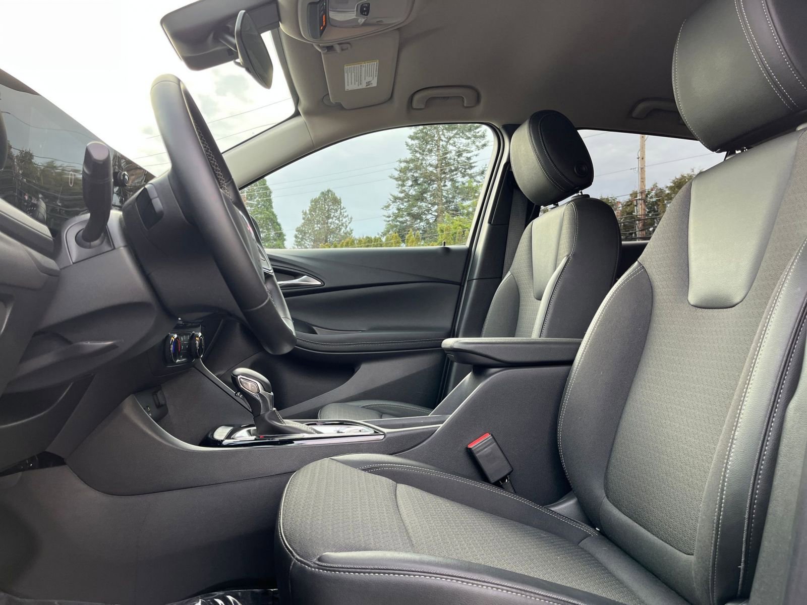 Used 2025 Buick Encore GX Preferred image 27