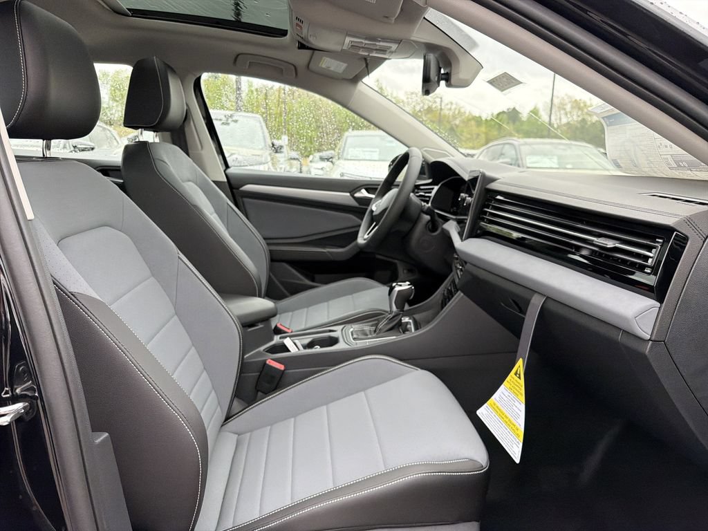 New 2026 Volkswagen Jetta SE FWD image 17