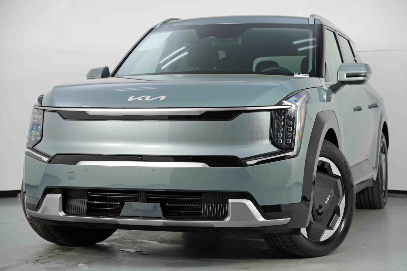 Used 2024 Kia EV9 Land image 3