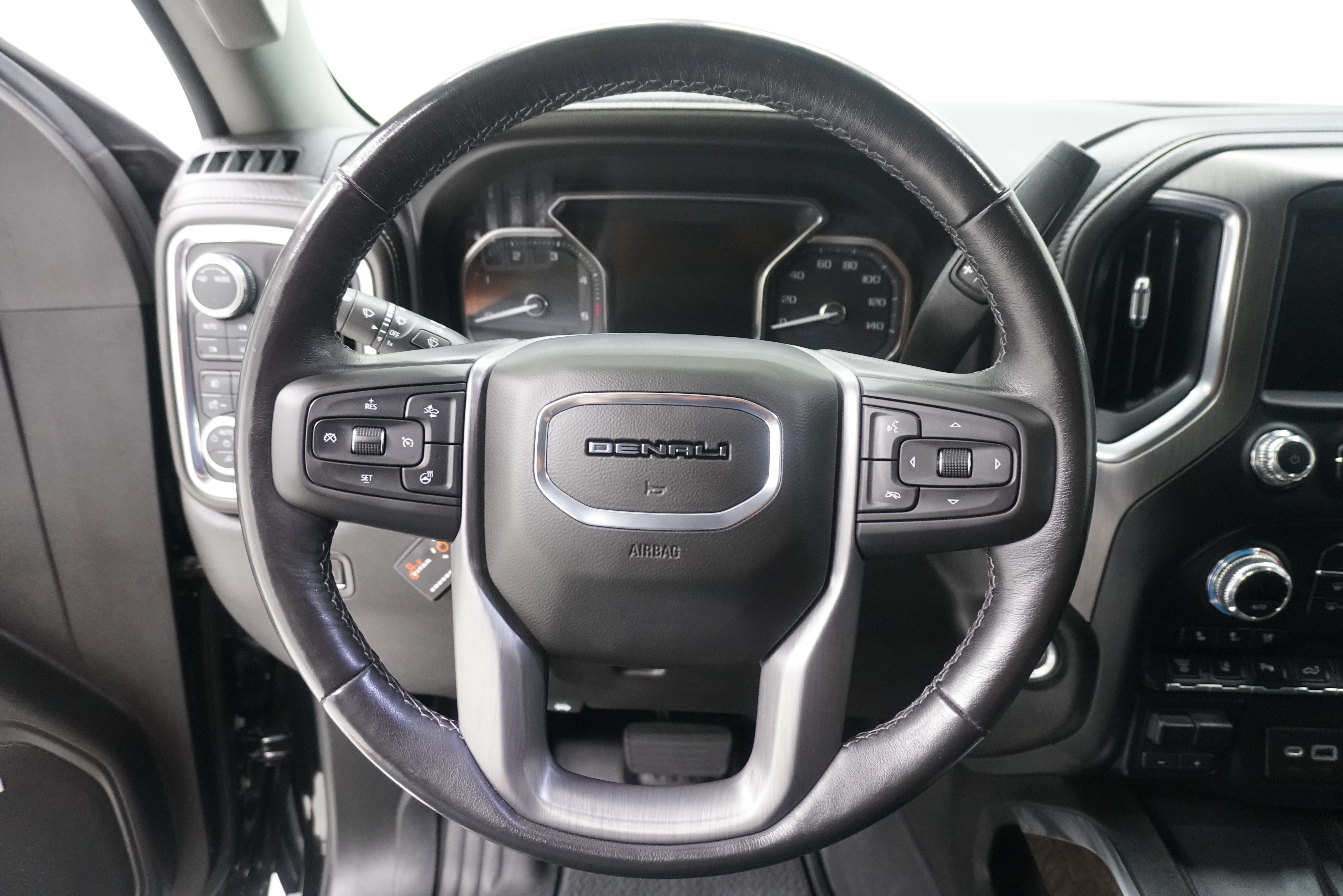 Used 2022 GMC Sierra 3500 Denali w/ Denali Black Diamond Edition AWD/4WD image 21