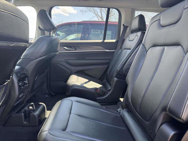Certified 2023 Jeep Grand Cherokee L Limited AWD/4WD image 9