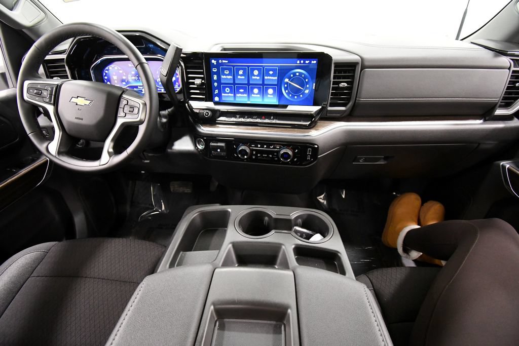 Used 2024 Chevrolet Silverado 2500 LT w/ Convenience Package AWD/4WD image 3