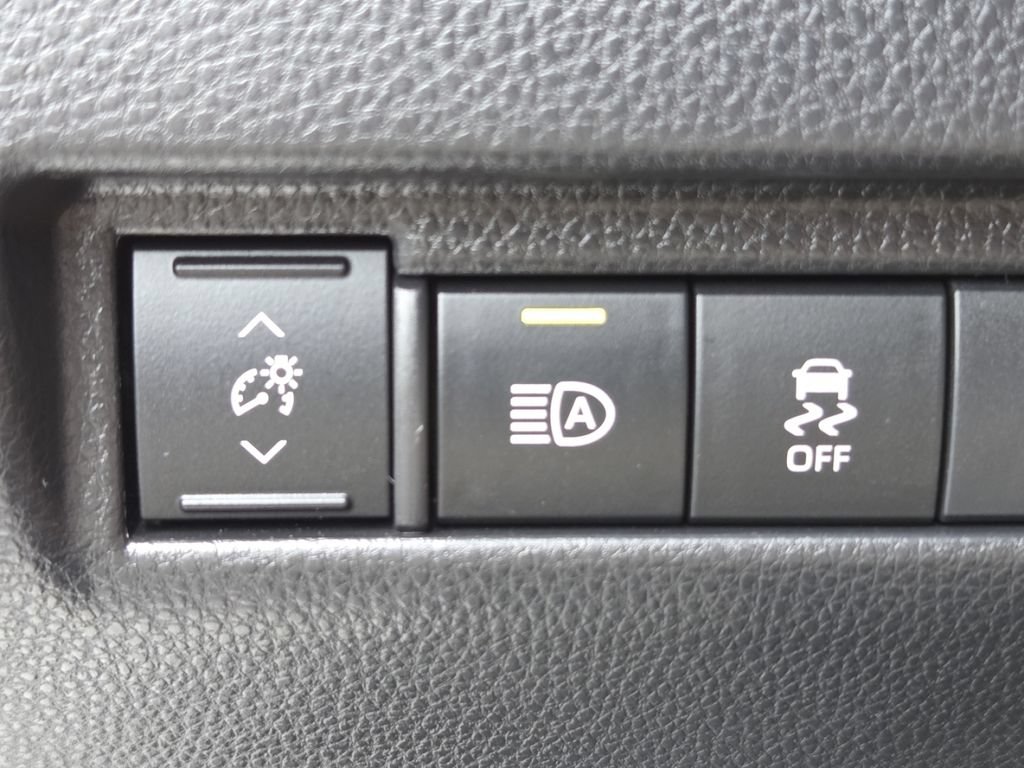 Used 2024 Toyota Venza XLE AWD/4WD image 13