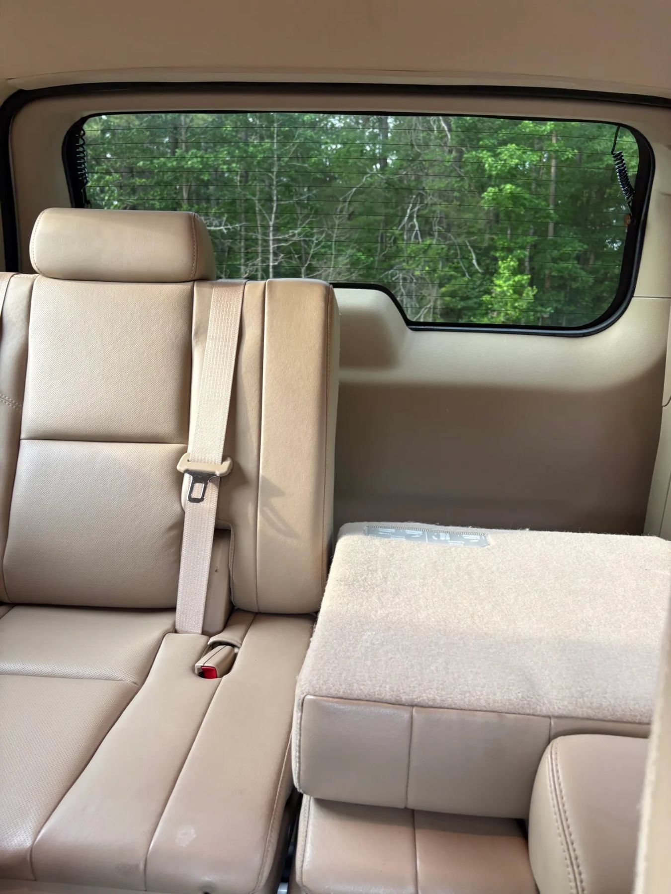 Used 2011 Cadillac Escalade Premium AWD/4WD image 21
