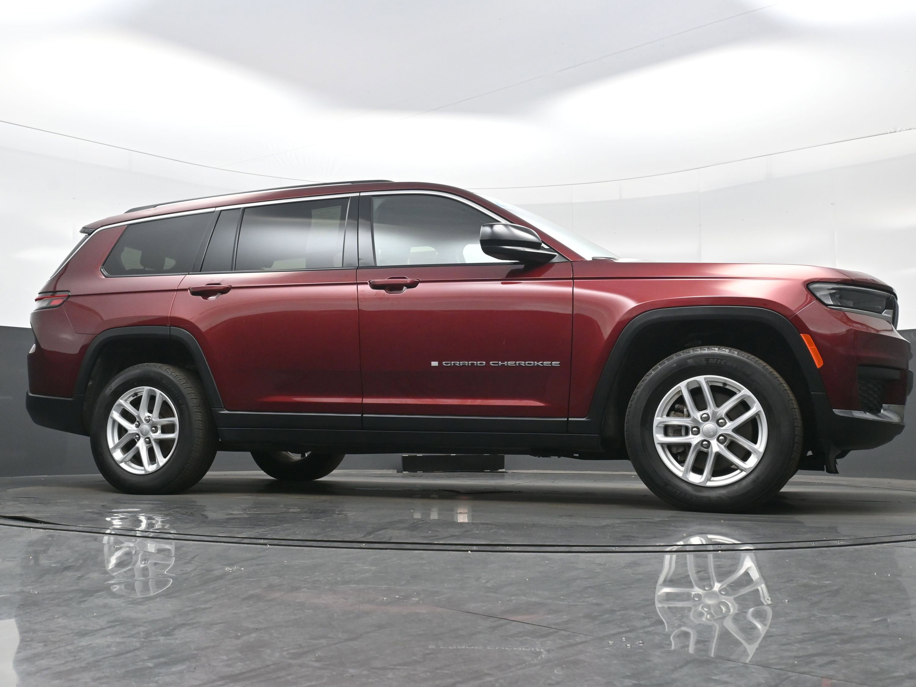 Used 2023 Jeep Grand Cherokee L Laredo image 31