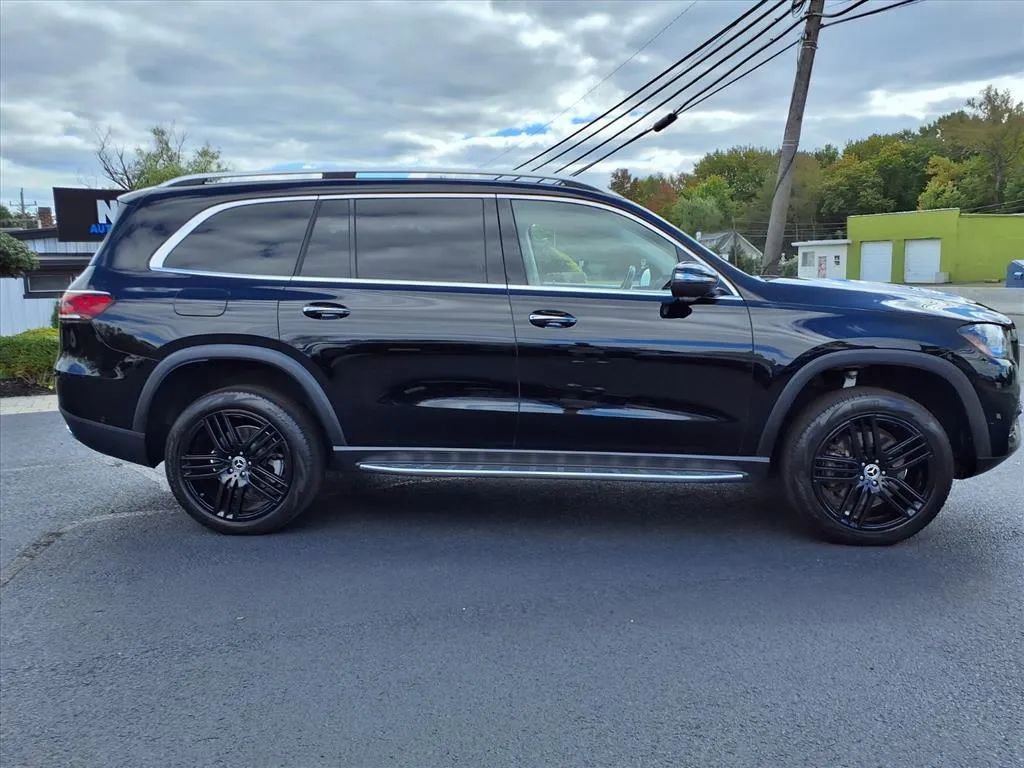 Used 2022 Mercedes-Benz GLS 450 4MATIC image 2