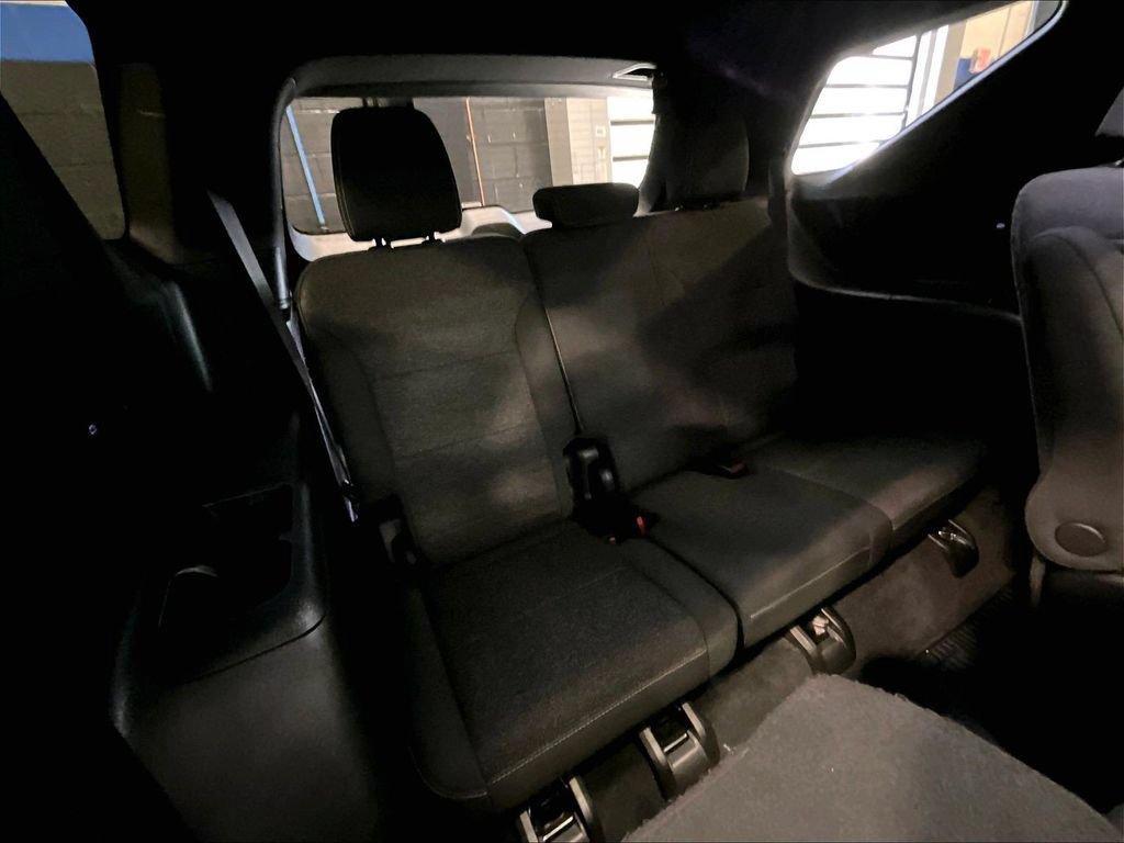 Used 2024 Chevrolet Traverse LT w/ Midnight/Sport Edition FWD image 17