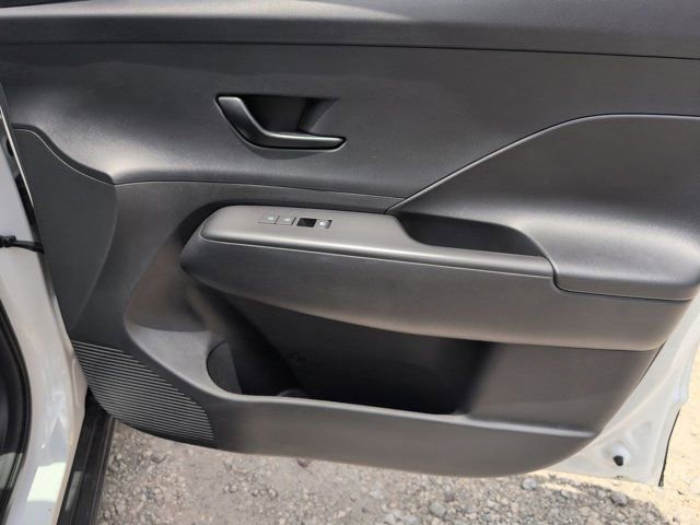 Used 2025 Hyundai Kona SEL FWD image 32
