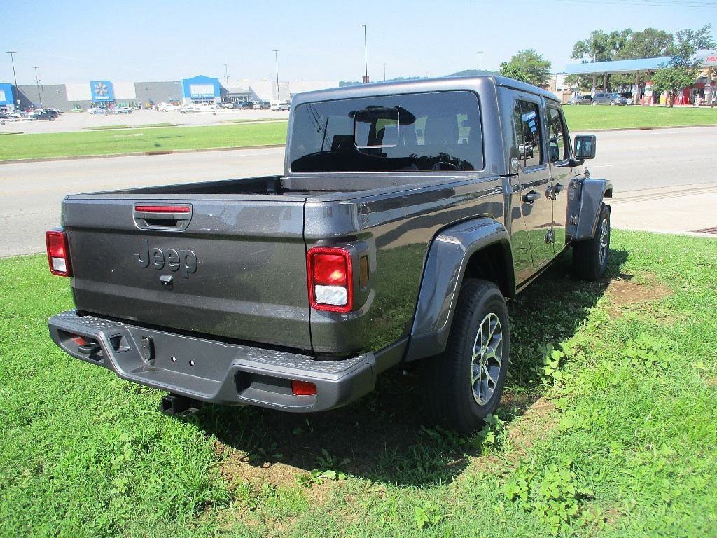 New 2025 Jeep Gladiator Sport AWD/4WD image 17