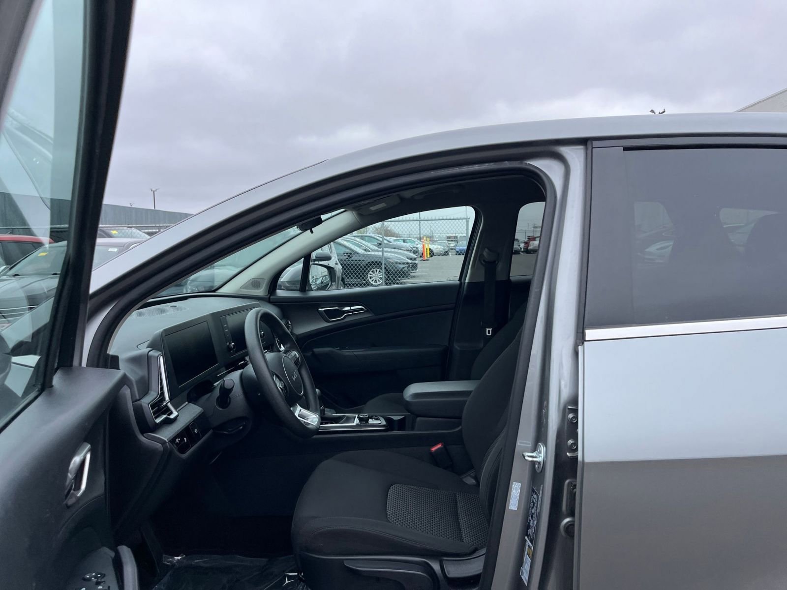 Used 2025 Kia Sportage LX image 25