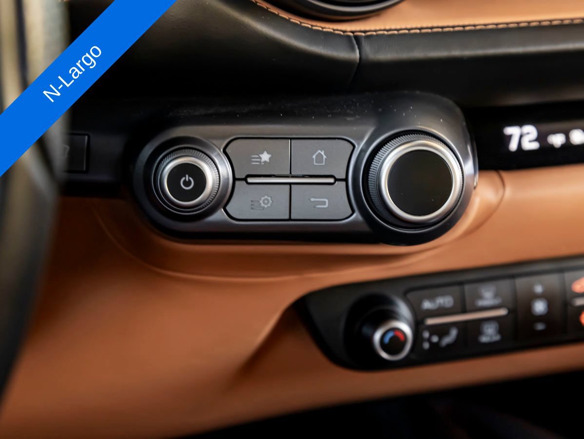 Used 2020 Ferrari 812 Superfast RWD image 31