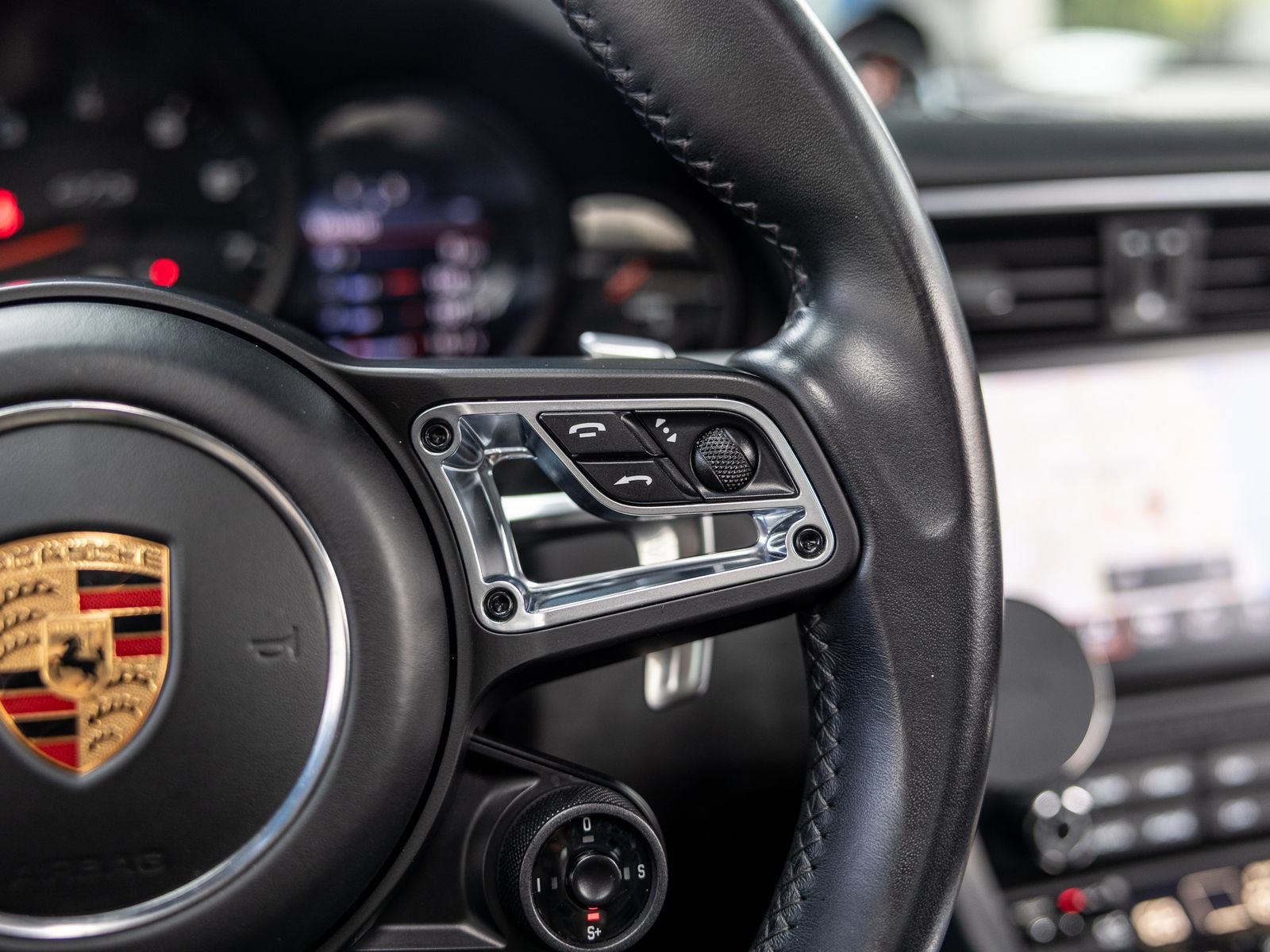 Certified 2018 Porsche 911 Carrera GTS RWD image 33